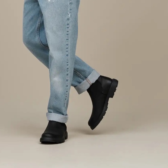 UGG Chelsea Boots - Picture 1 of 7